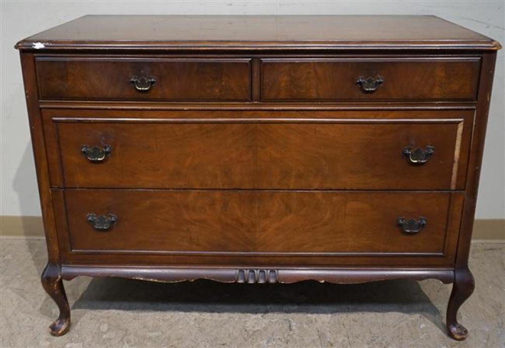 QUEEN ANNE STYLE MAHOGANY CHEST 322b23