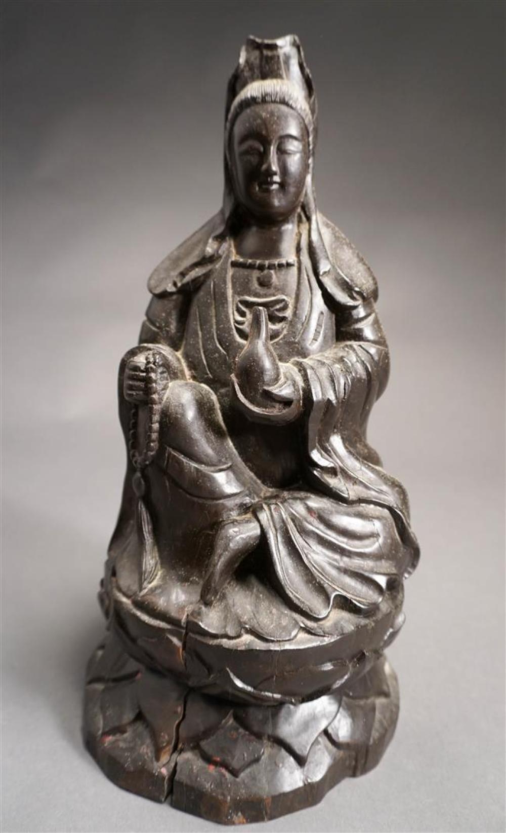 CHINESE CARVED WOOD FIGURE OF GUANYIN  322b51