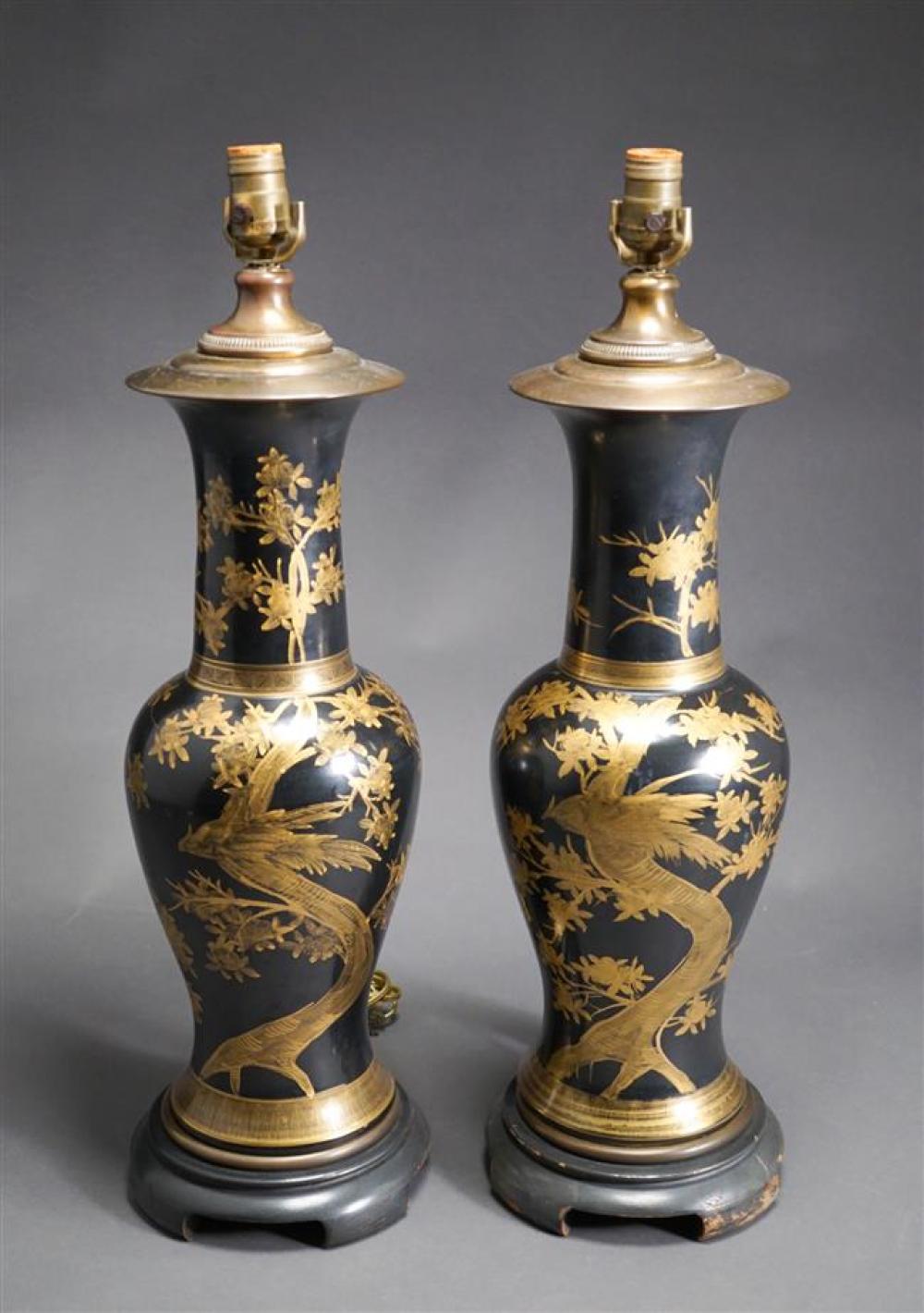 PAIR OF CHINESE GILT DECORATED 322b85