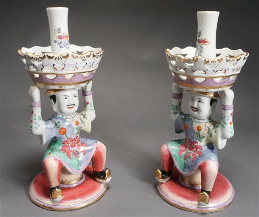 PAIR OF CHINESE FIGURAL PORCELAIN