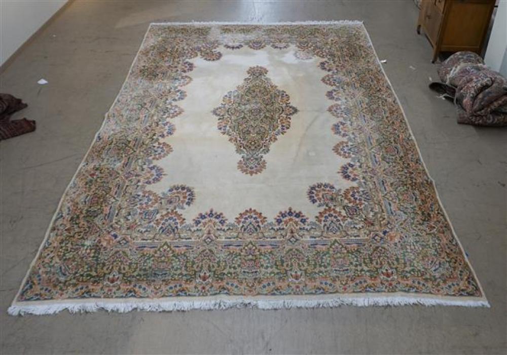 KERMAN RUG, 15 FT 9 IN X 9 FT 8