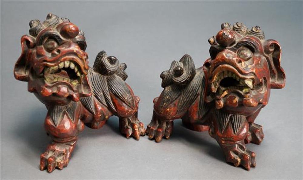 PAIR OF CHINESE RED PAINTED CARVED 322e44