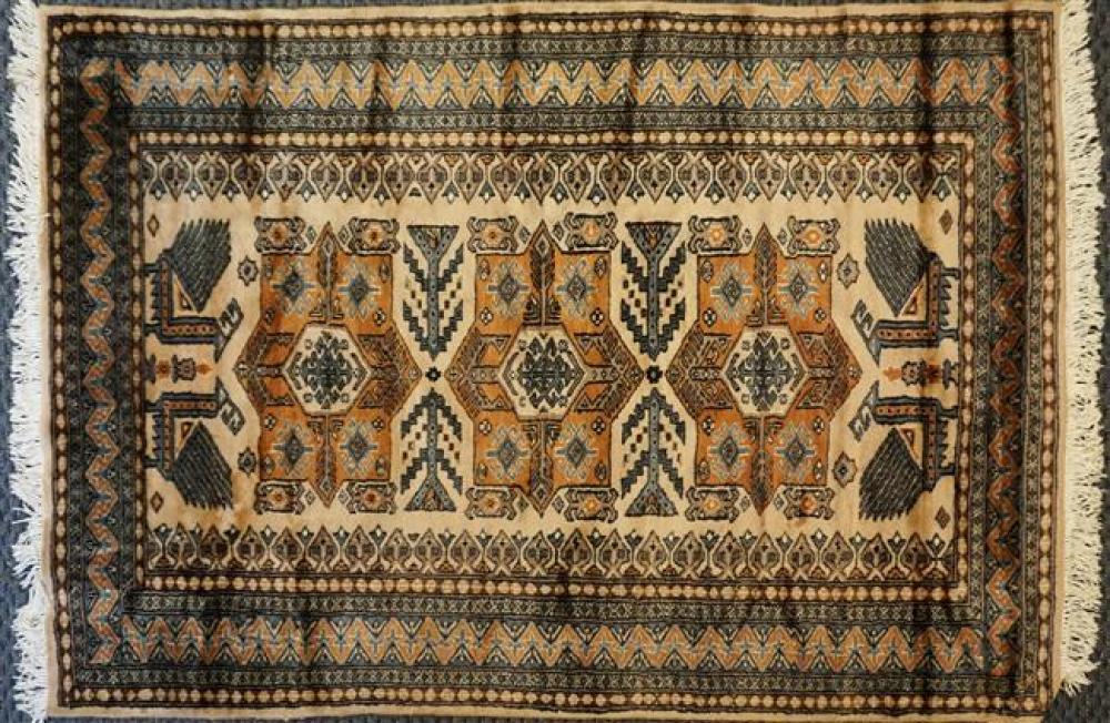 PAKISTAN RUG 5 FT 11 IN X 4 FT 322e4a