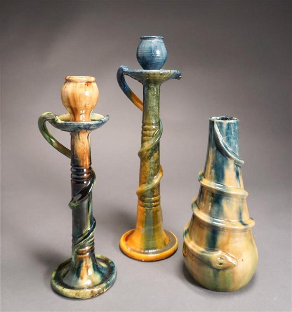 COLLECTION WITH THREE BELGIAN POTTERY 322e70