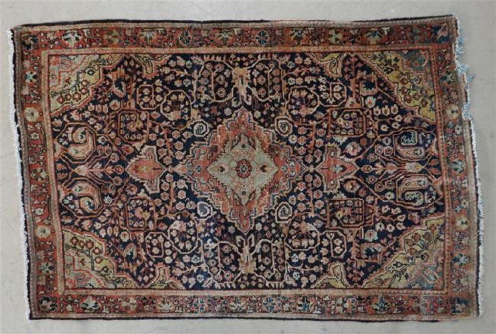 SAROUK RUG 4 FT 10 IN X 3 FT 3 322e76