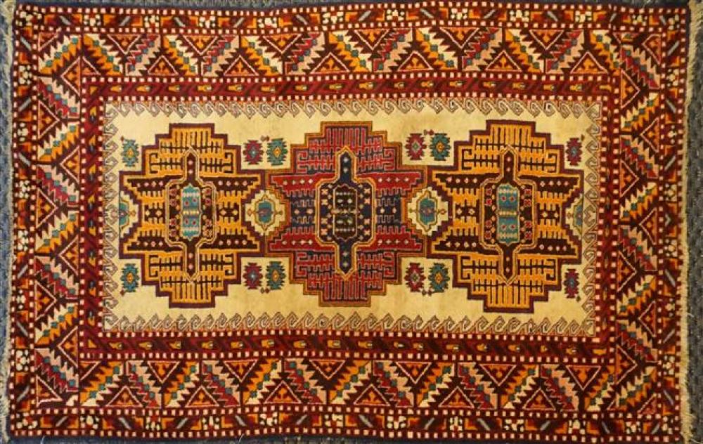 PAKISTAN RUG 4 FT 9 IN X 3 FT 3