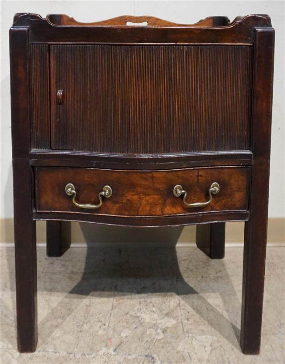 GEORGE III MAHOGANY SERPENTINE