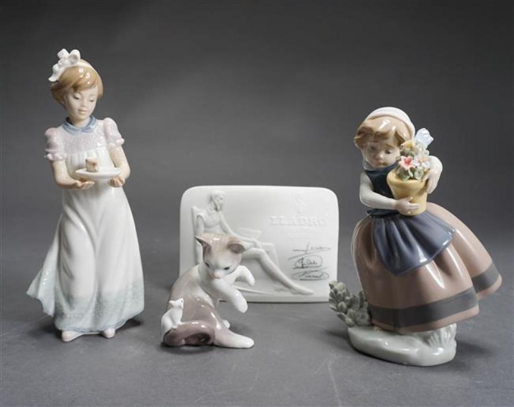 TWO LLADRO PORCELAIN FIGURES OF