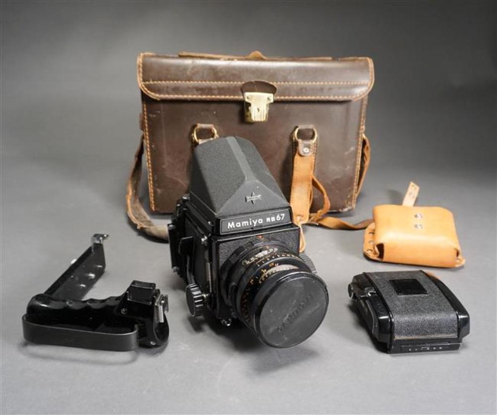 MAMIYA RB67 CAMERA WITH ACCESSORIES 323106