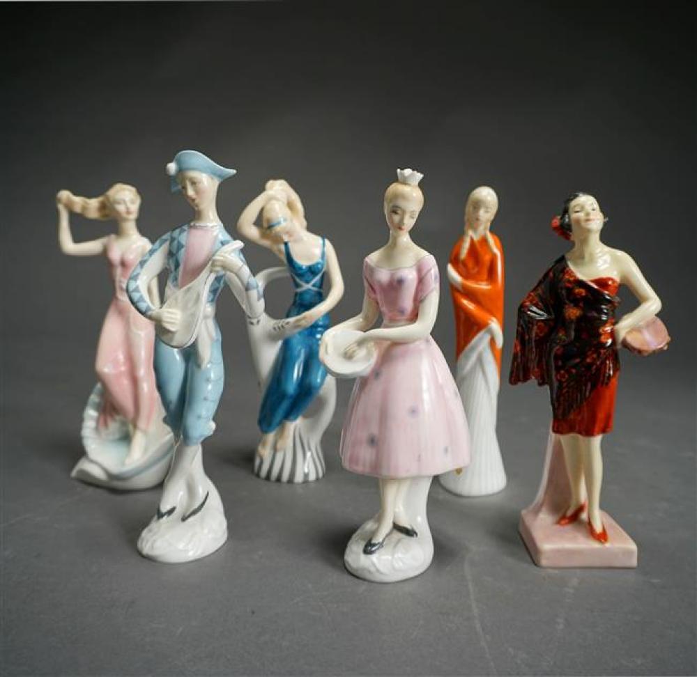 GROUP WITH SIX ROYAL DOULTON FIGURES 3231cc