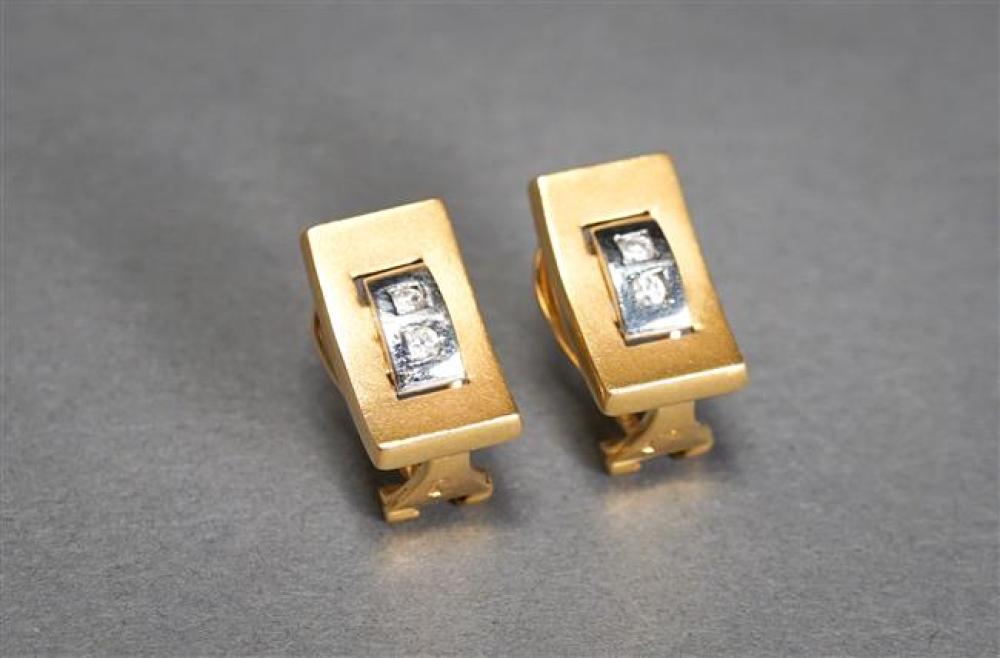 PAIR OF CONTEMPORARY 18 KARAT YELLOW GOLD 323260