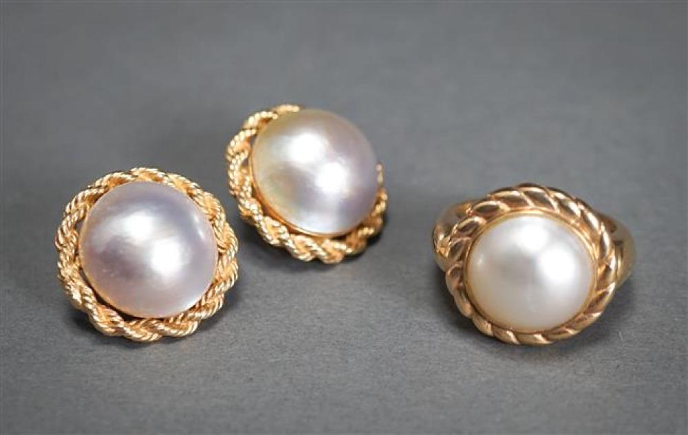9 KARAT YELLOW GOLD AND MABE PEARL 32325a