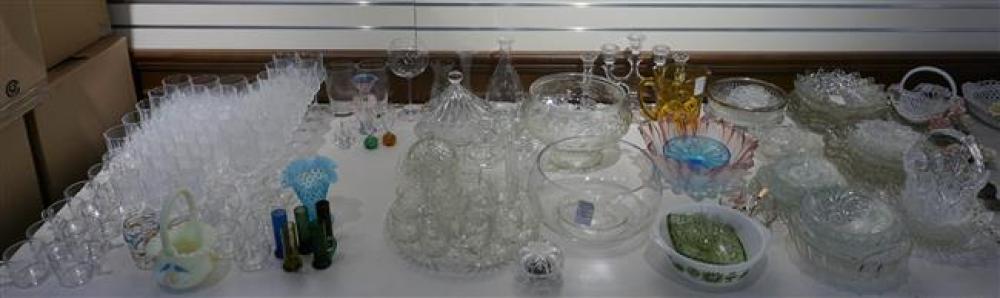 GROUP OF MOSTLY CLEAR GLASS BARWARE,