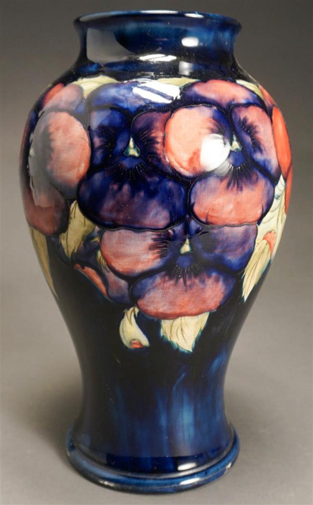 MOORCROFT POTTERY WISTERIA VASE 32333e