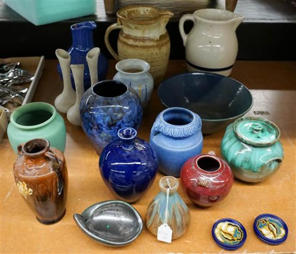 GROUP WITH MOSTLY AMERICAN POTTERY,