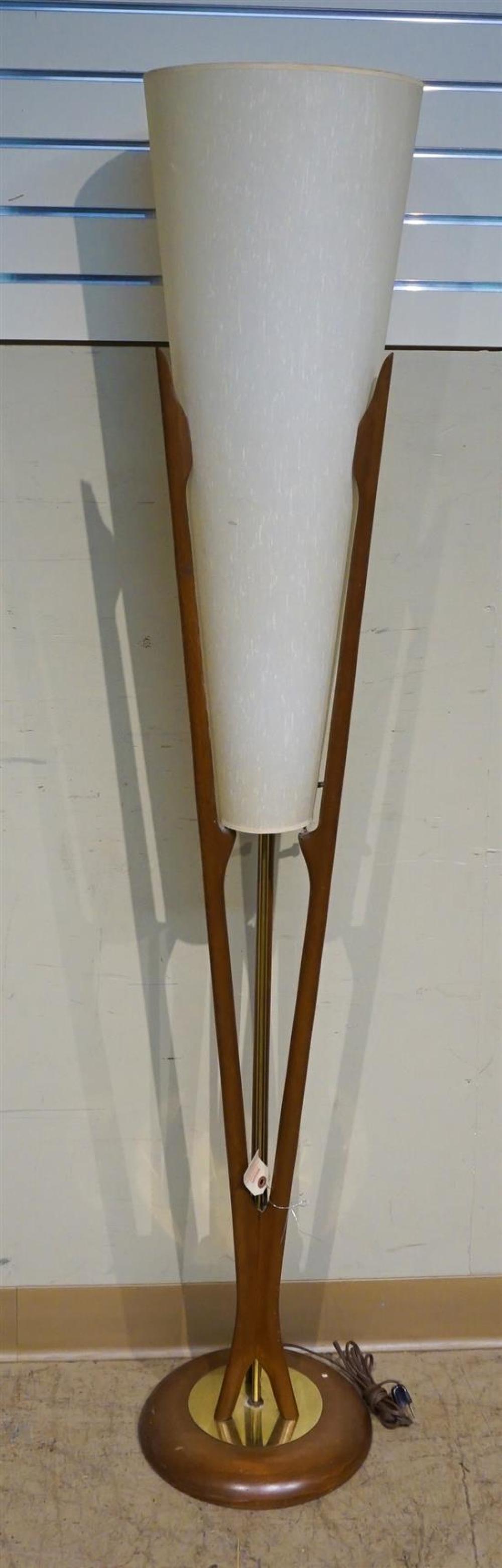MID CENTURY WALNUT FLOOR LAMP  320f07