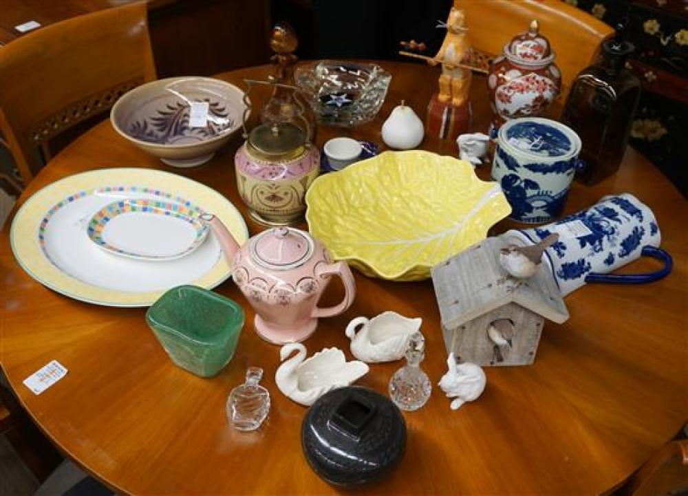 GROUP WITH GLASS AND CERAMIC TABLE