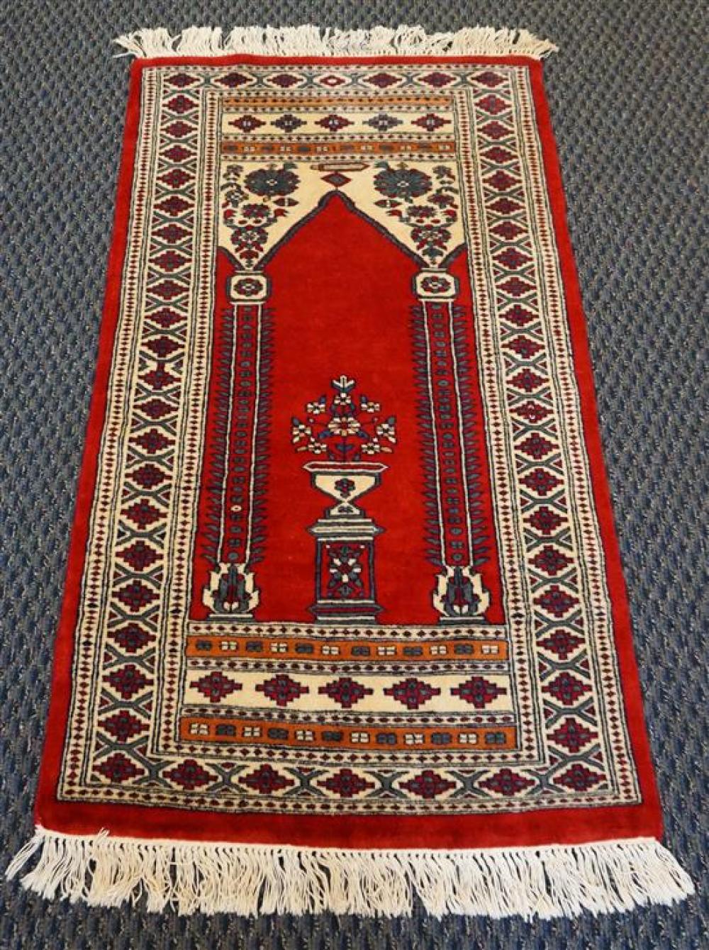 PAKISTAN PRAYER RUG 4 FT 3 IN 320f9e