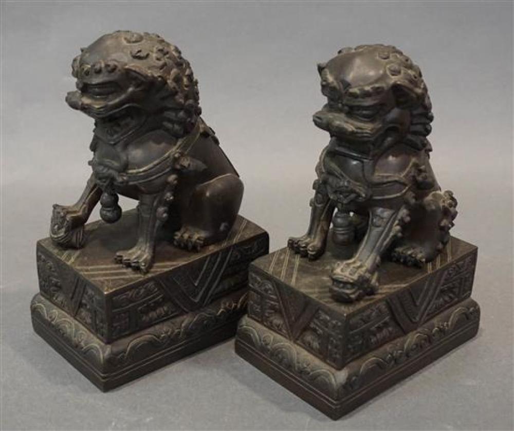 PAIR OF CHINESE PATINATED METAL 3211d5