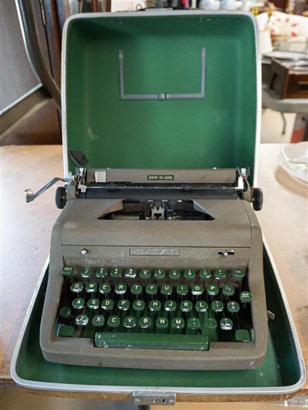 ROYAL TYPEWRITERRoyal Typewriter