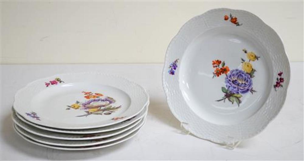 SIX ROYAL BERLIN PORCELAIN DINNER 321277