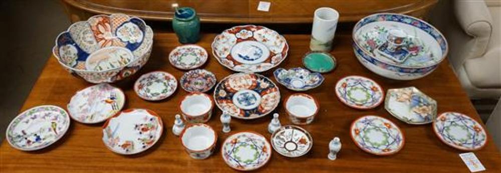 GROUP OF MOSTLY JAPANESE PORCELAIN 321359