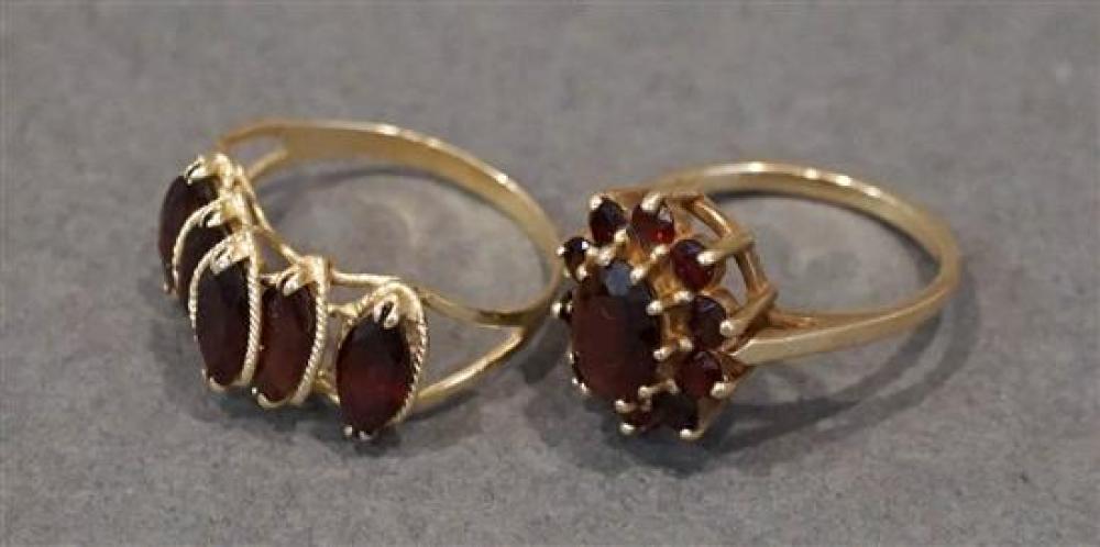 14 KARAT YELLOW GOLD GARNET RING 32136f