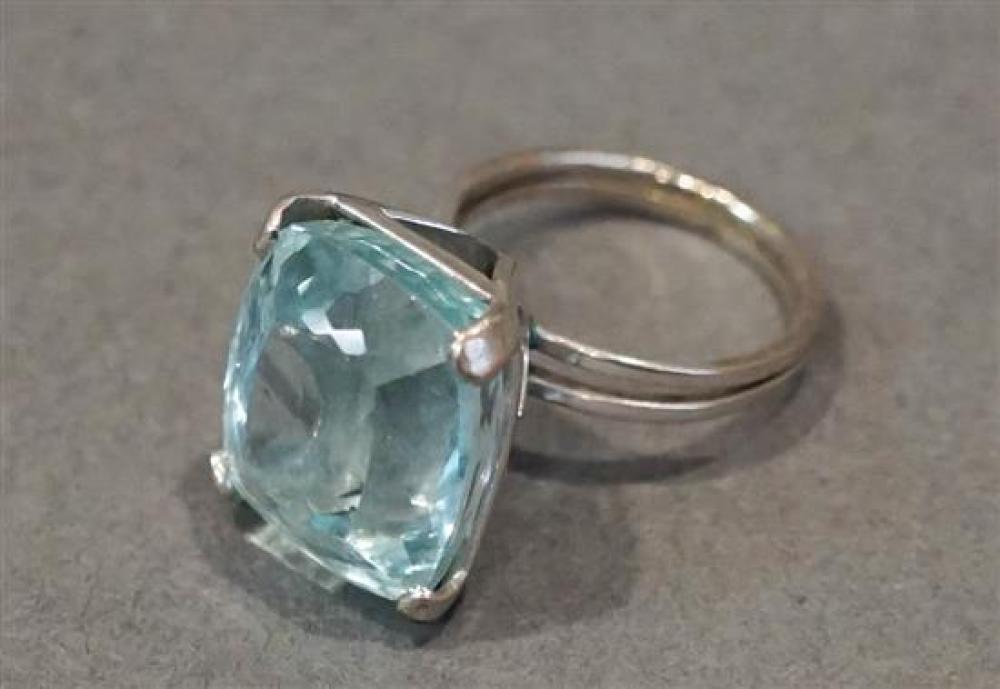 TESTED 14 KARAT WHITE GOLD AQUAMARINE 32137d