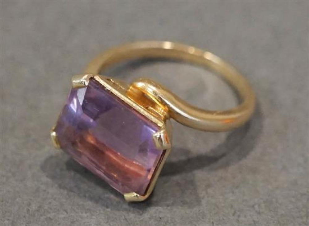 14 KARAT YELLOW GOLD AMETHYST RING  321377