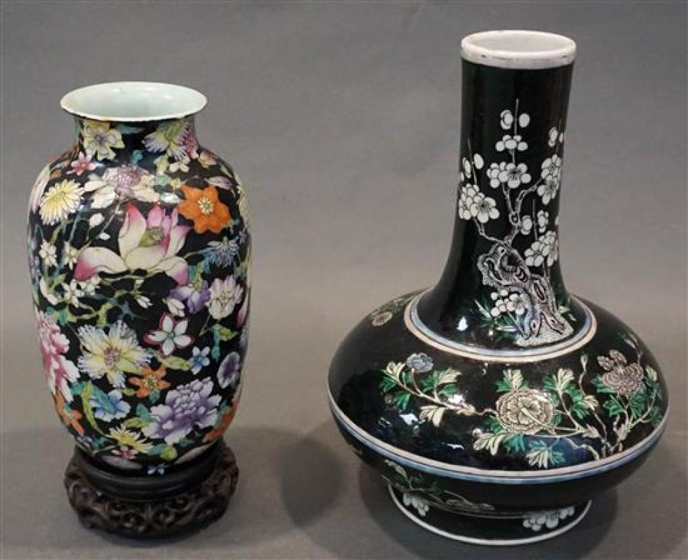 TWO CHINESE FAMILLE NOIR PORCELAIN 3214d8