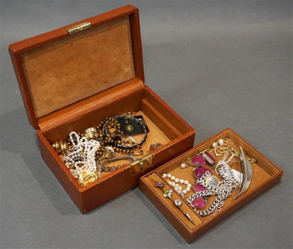 COLLECTION OF YELLOW GOLD MOUNTED