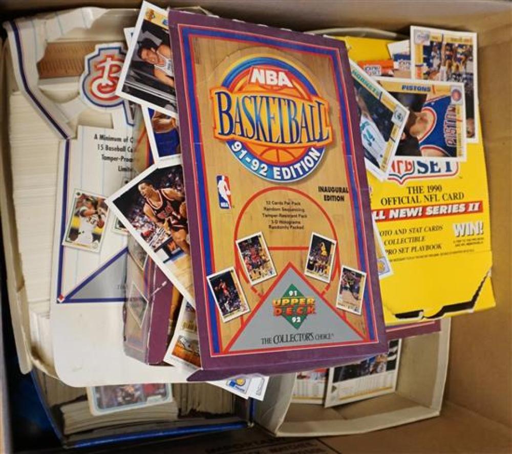 BOX WITH ASSORTED SPORTS CARDSBox
