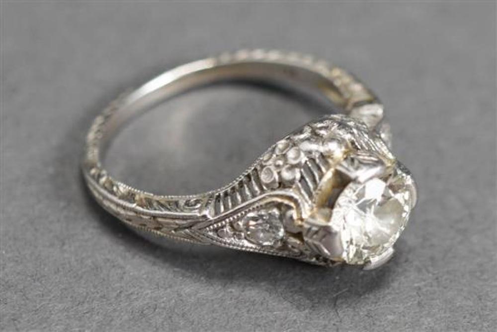 ART DECO PLATINUM DIAMOND RING,