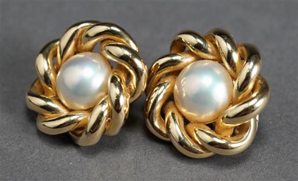 PAIR 14 KARAT YELLOW GOLD BUTTON 3216e4