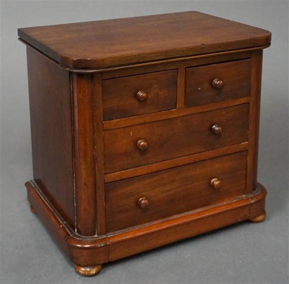 CLASSICAL STYLE DIMINUTIVE CHEST 321783