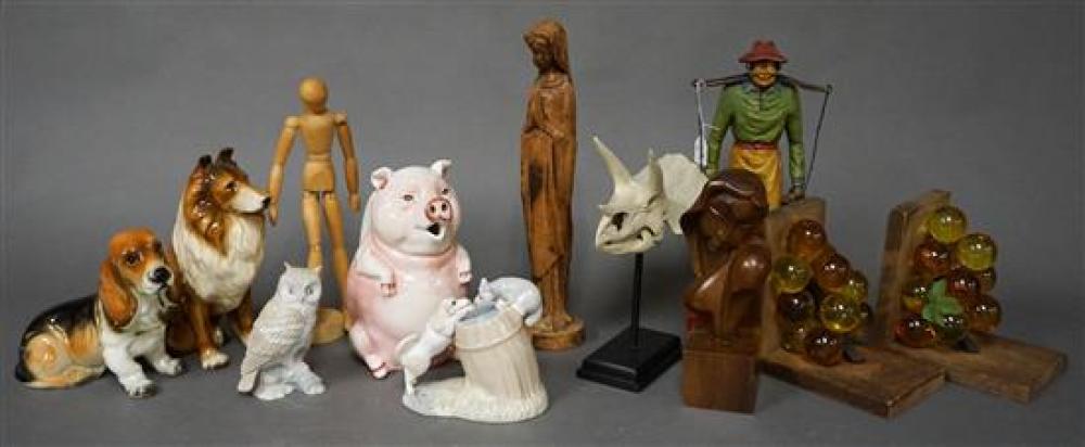 GROUP WITH PORCELAIN AND WOOD FIGURINESGroup