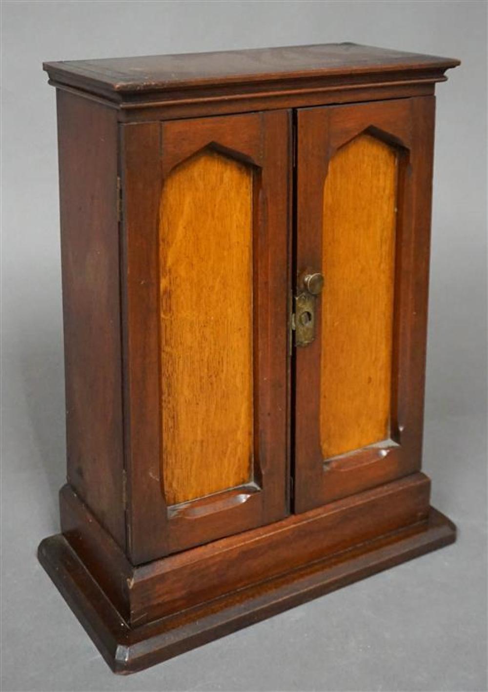 VICTORIAN STYLE MAHOGANY DIMINUTIVE 321786