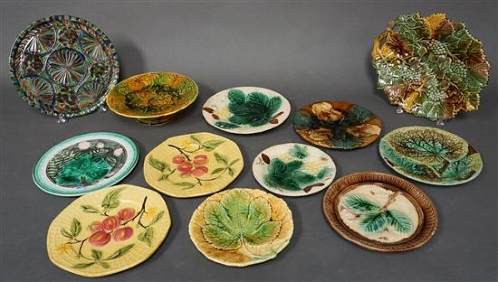 TWELVE MAJOLICA PLATES AND SERVING 3217bb