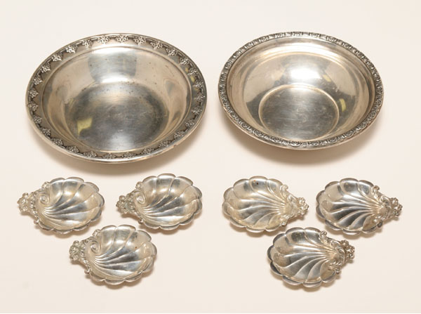 Lunt sterling silver nut dishes  5027c
