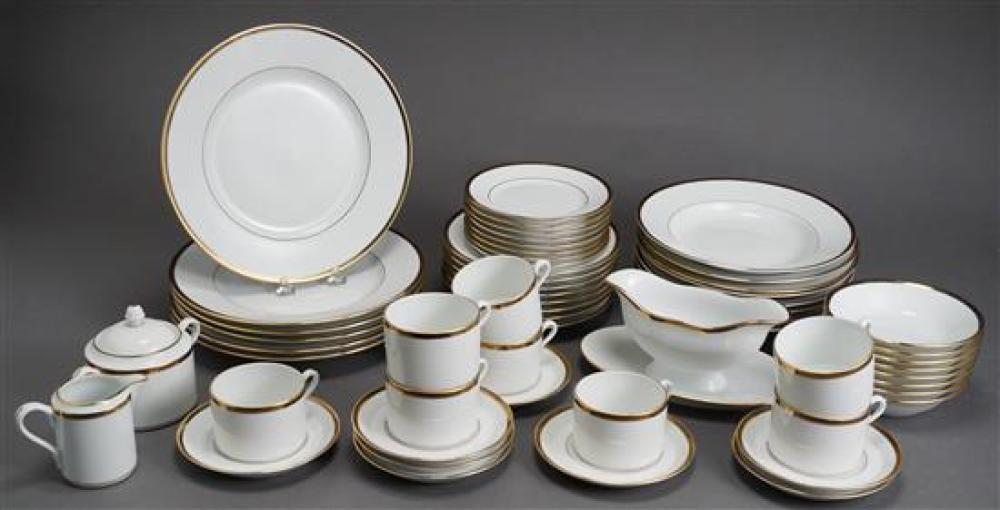 GINORI PORCELAIN FIFTY-EIGHT PIECE DINNER