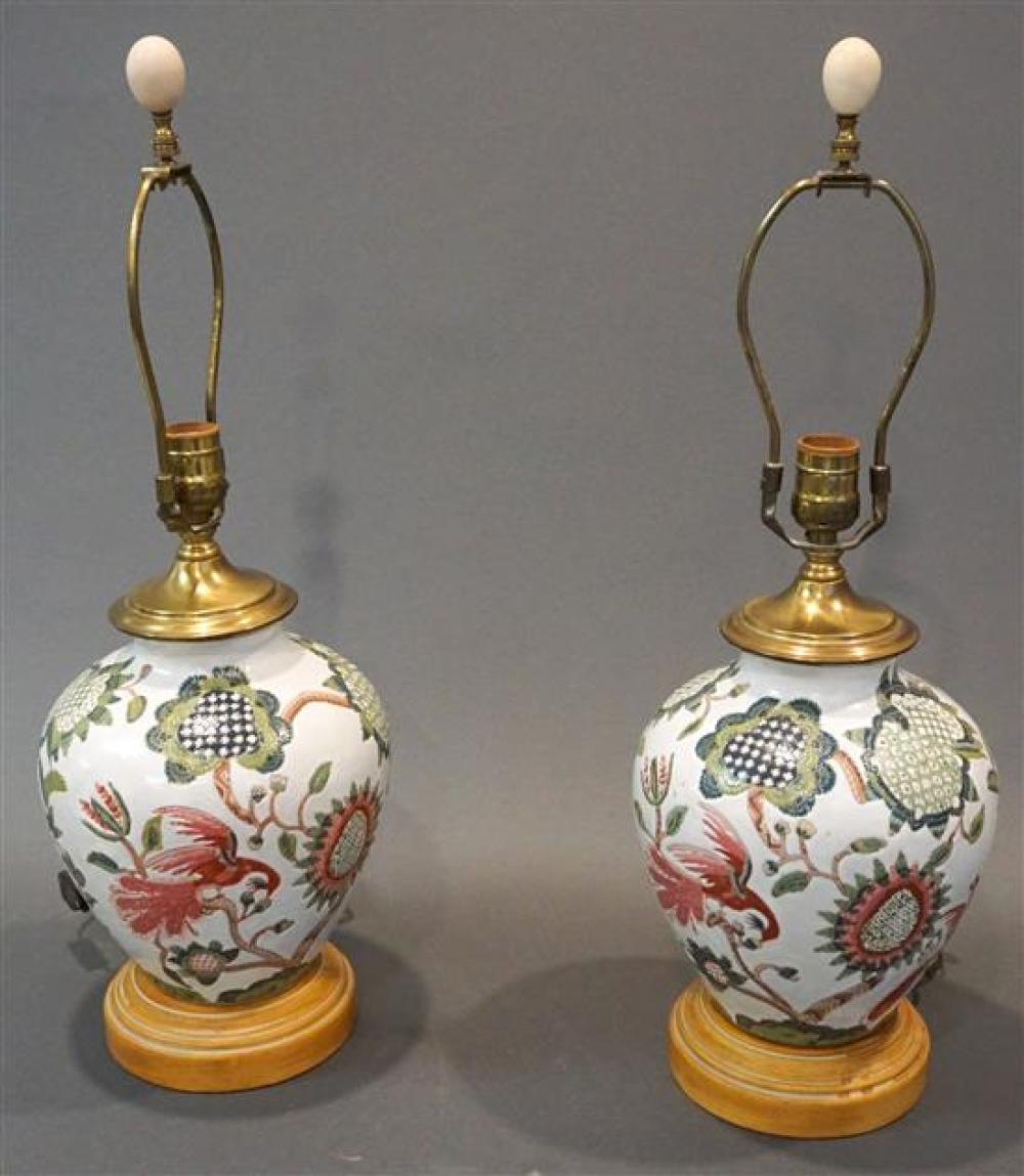 PAIR CHINESE EXPORT TYPE PORCELAIN 321983