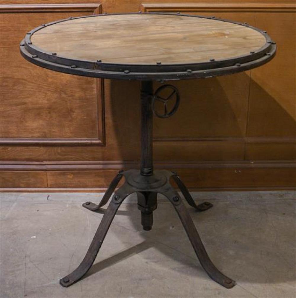 INDUSTRIAL METAL BASE ROUND DINETTE