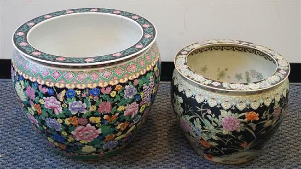LARGE CHINESE POLYCHROME DECORATED