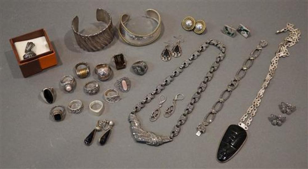 COLLECTION OF MOSTLY SILVER JEWELRY  321a2a