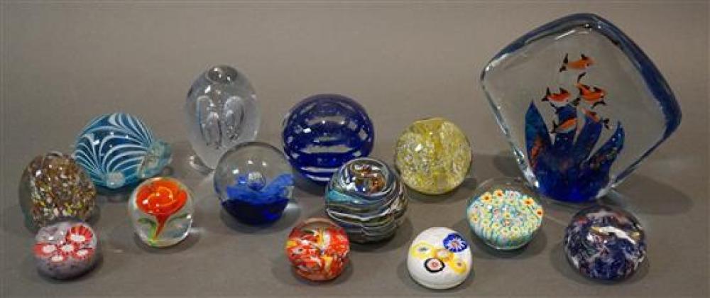 FOURTEEN GLASS PAPERWEIGHTS AND 321b4d