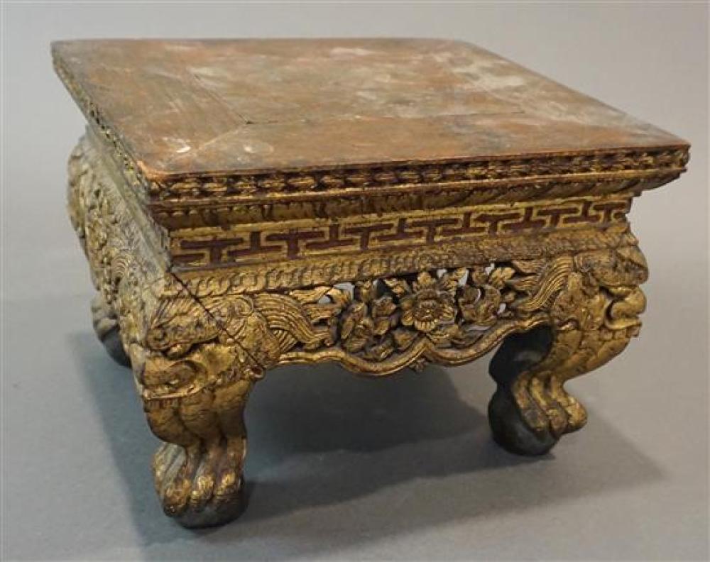 CHINESE CARVED PARCEL GILT DECORATED 321b7b