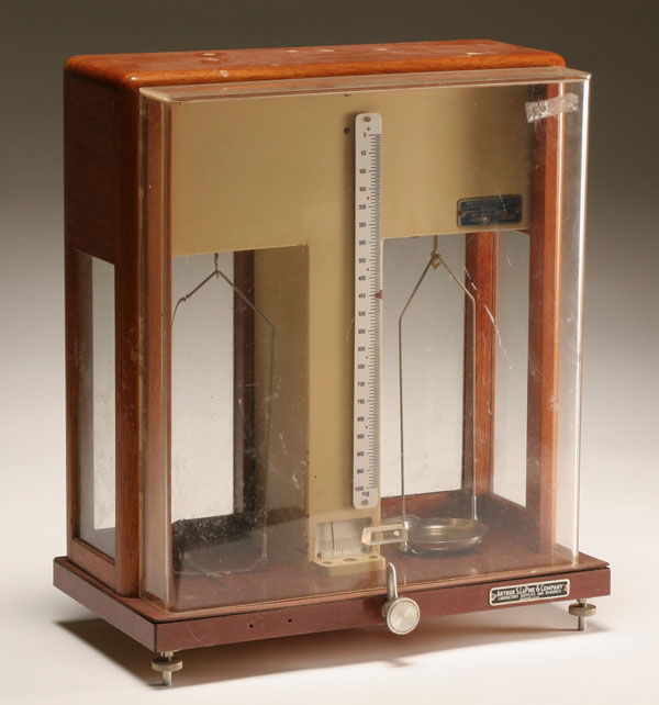 Laboratory balance scale; Reyers