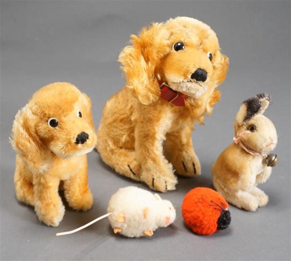 COLLECTION WITH FIVE STUFFED ANIMALS 324411