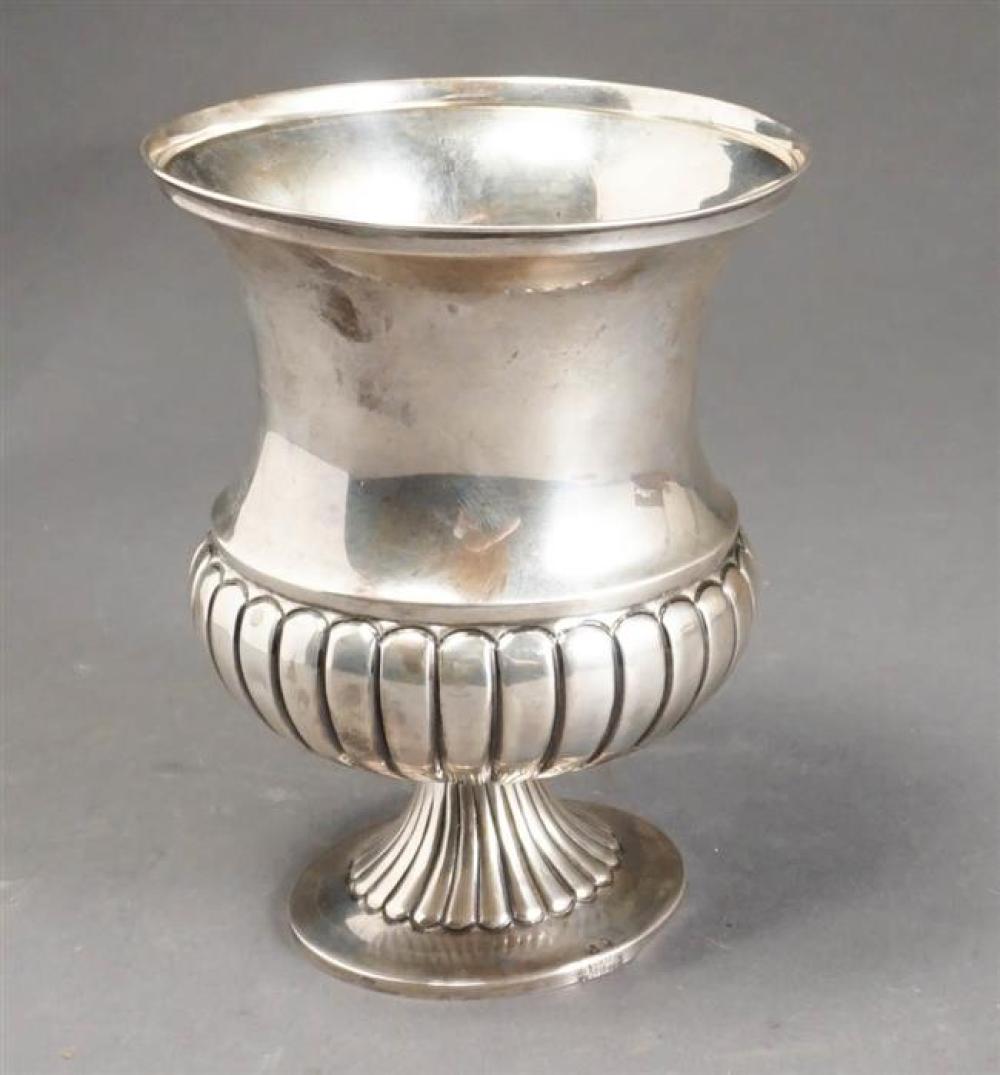 SPANISH SILVER FOOTED VASE 10 32441b