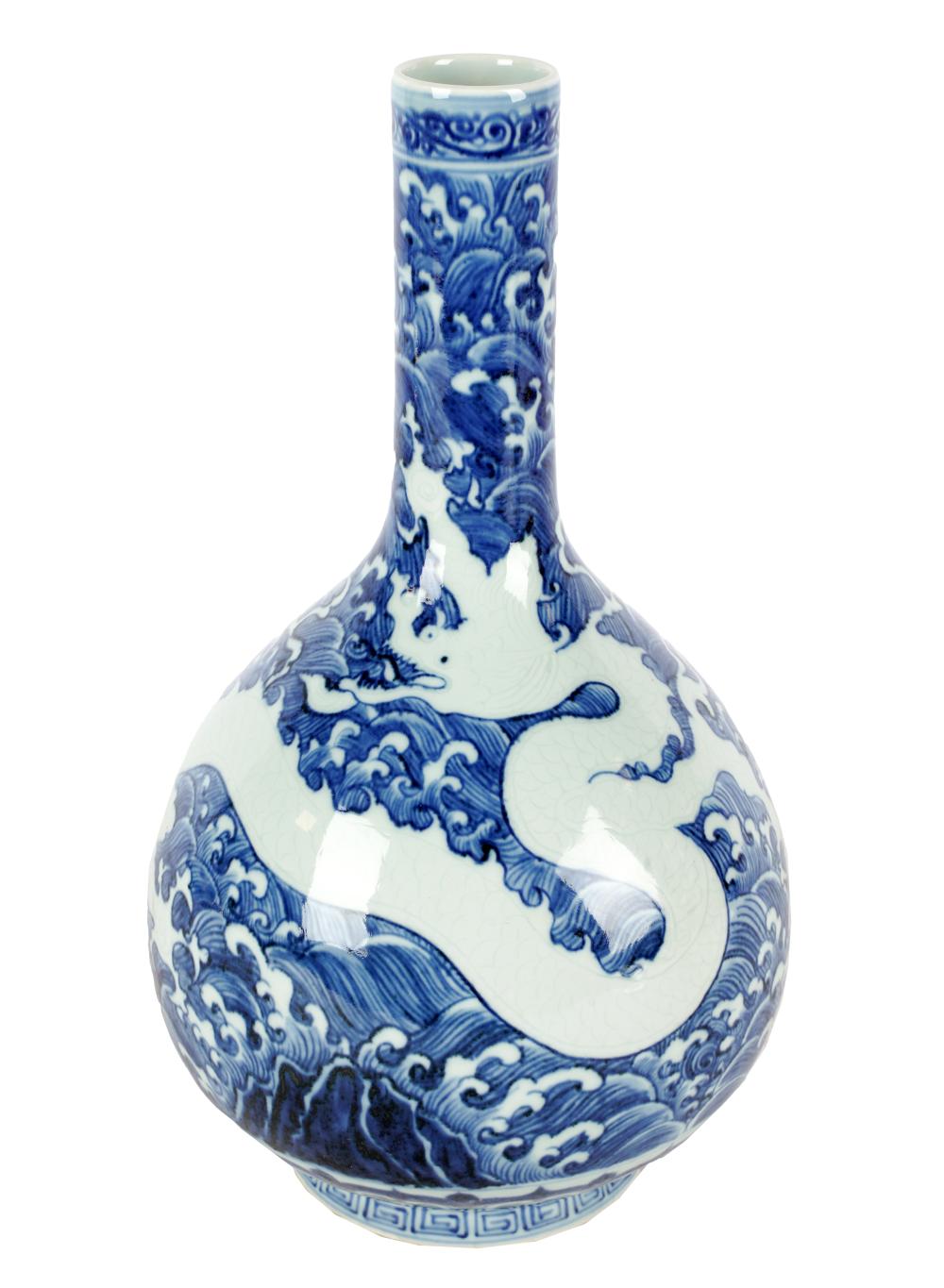 CHINESE BLUE WHITE PORCELAIN 32445c